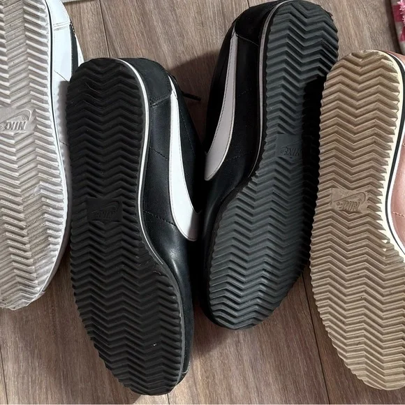 Nike Black Cortez Sneakers with White Swoosh 6Y - Picture 3 of 3